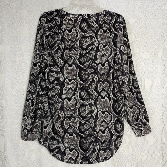 100% Silk Joie Snake Python Print Blouse S Black White Long Sleeve Button Top - Picture 4 of 5